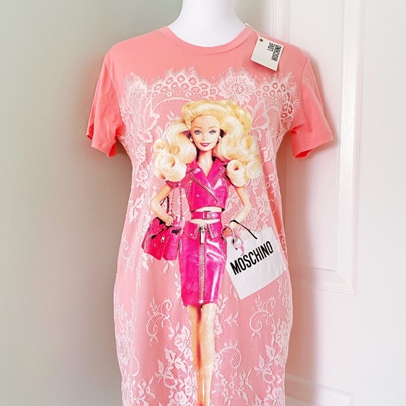 Love Moschino Tops - ɴᴡᴛ ᴍᴏꜱᴄʜɪɴᴏ ʙᴀʀʙɪᴇ ᴛ-ꜱʜɪʀᴛ ᴅʀᴇꜱꜱ